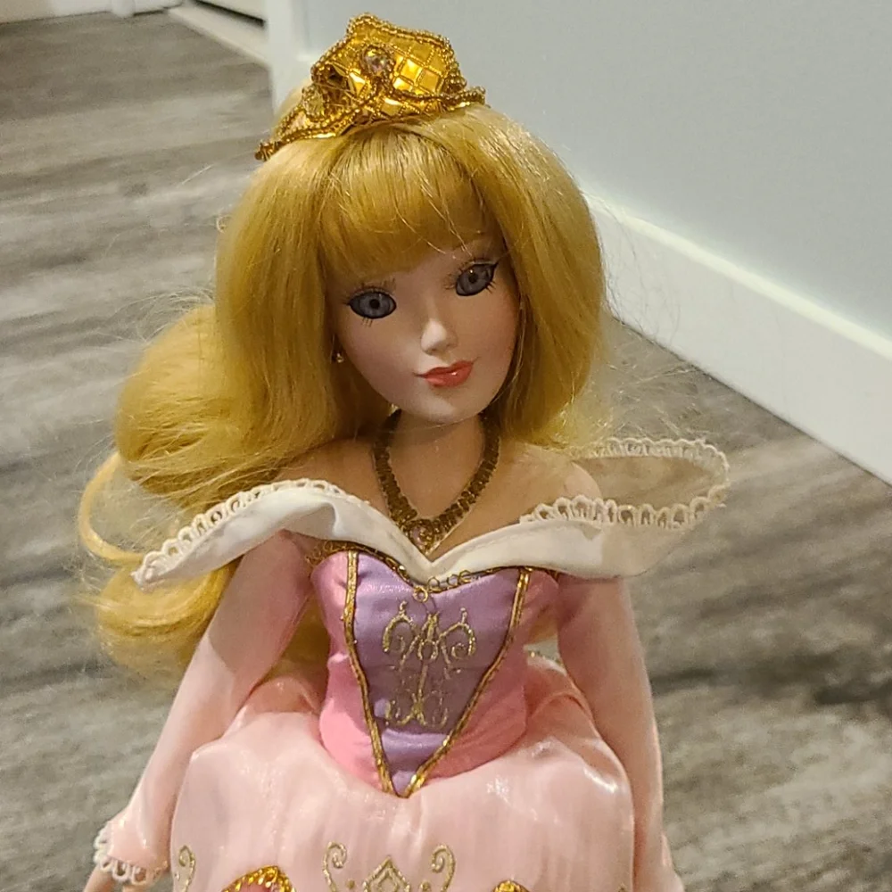 Disney Aurora porcelain 17inch keepsake doll